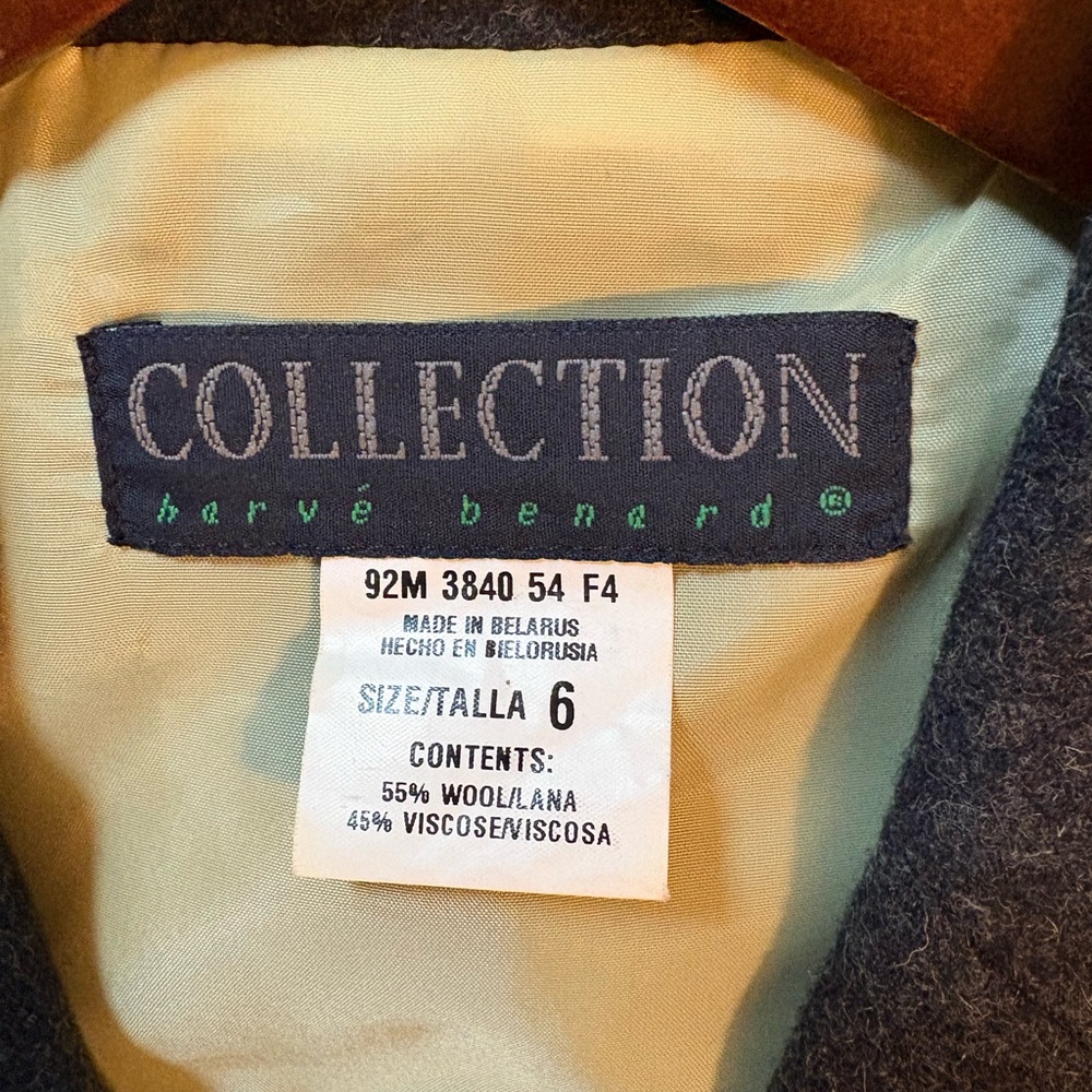 Elegant Gray Wool Women's Pantsuit - Picture 5 of 10